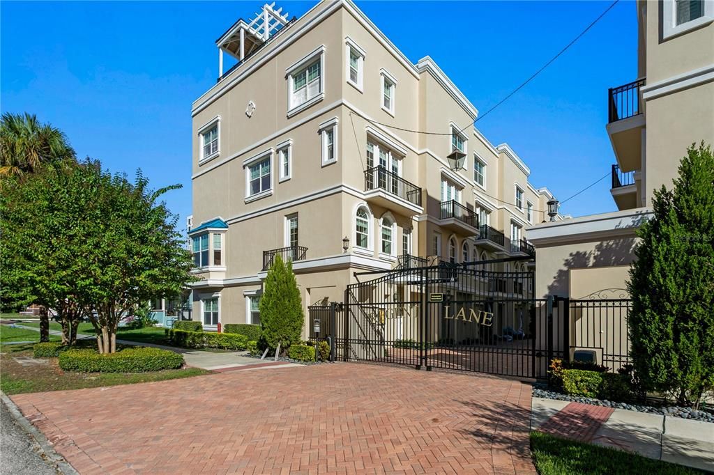 For Sale: $1,375,000 (3 beds, 3 baths, 2180 Square Feet)