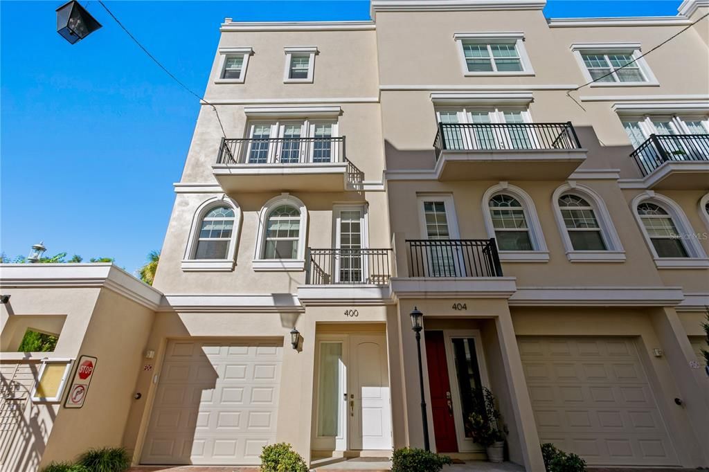For Sale: $1,375,000 (3 beds, 3 baths, 2180 Square Feet)