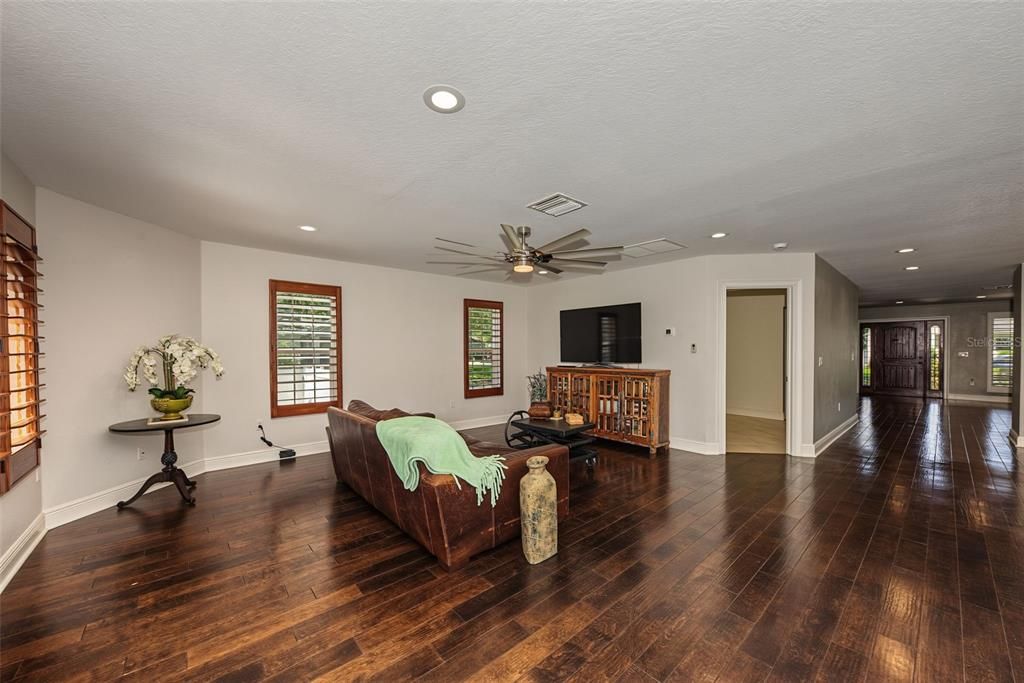 En Venta: $949,900 (3 camas, 3 baños, 2484 Pies cuadrados)