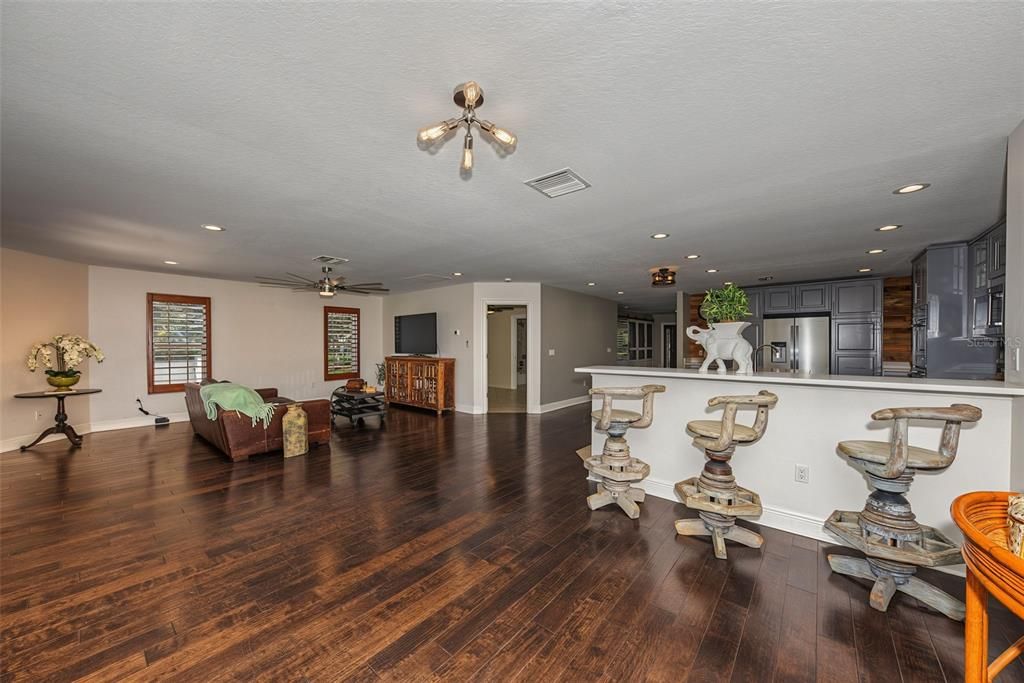 En Venta: $949,900 (3 camas, 3 baños, 2484 Pies cuadrados)