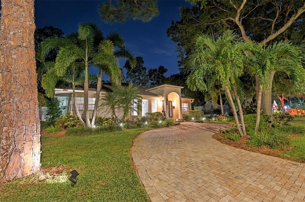 En Venta: $949,900 (3 camas, 3 baños, 2484 Pies cuadrados)
