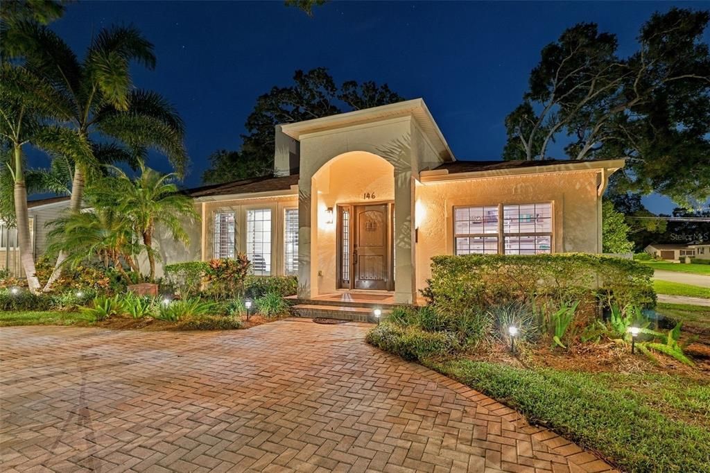 En Venta: $949,900 (3 camas, 3 baños, 2484 Pies cuadrados)
