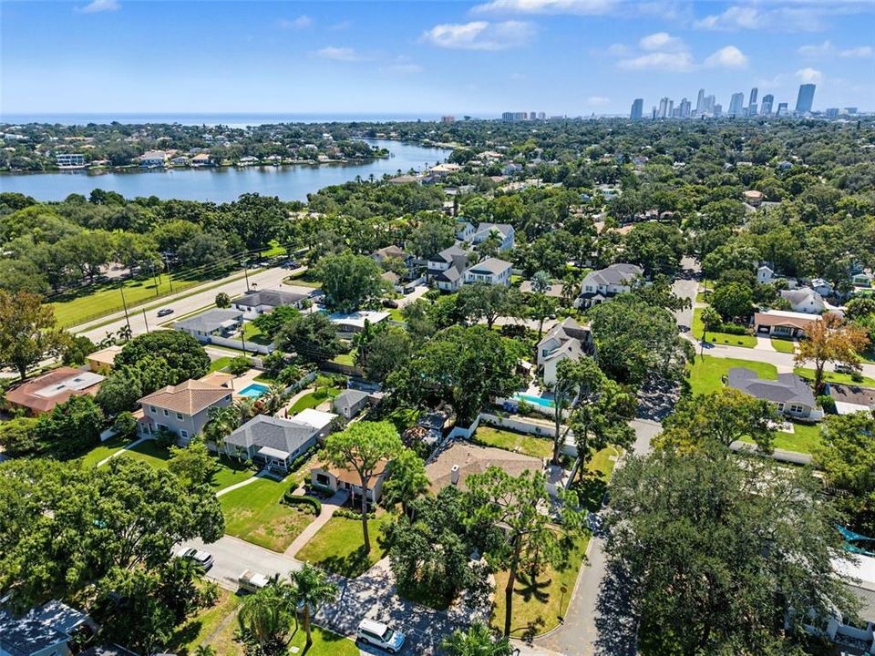 En Venta: $949,900 (3 camas, 3 baños, 2484 Pies cuadrados)