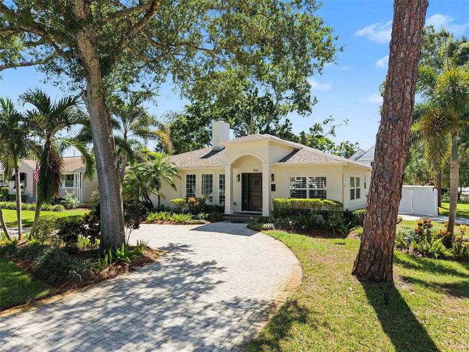 En Venta: $949,900 (3 camas, 3 baños, 2484 Pies cuadrados)