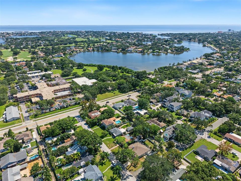 En Venta: $949,900 (3 camas, 3 baños, 2484 Pies cuadrados)