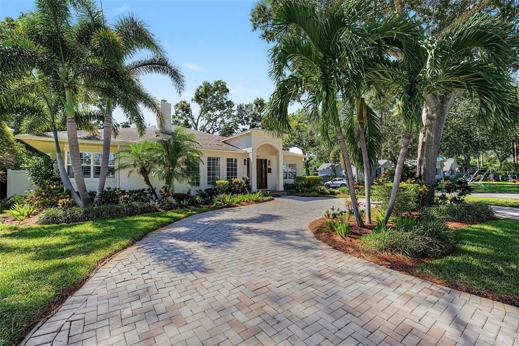 En Venta: $949,900 (3 camas, 3 baños, 2484 Pies cuadrados)