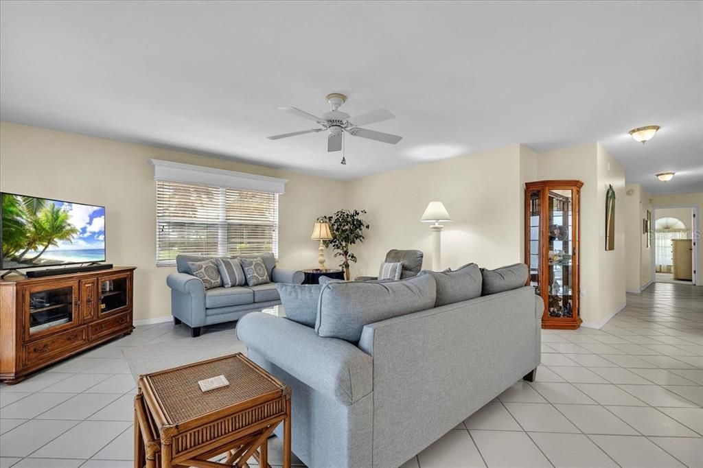 En Venta: $350,000 (3 camas, 2 baños, 1682 Pies cuadrados)