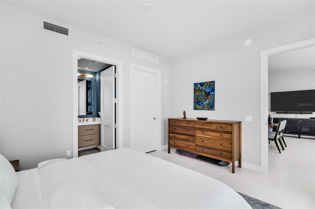 For Sale: $2,390,000 (2 beds, 3 baths, 2172 Square Feet)
