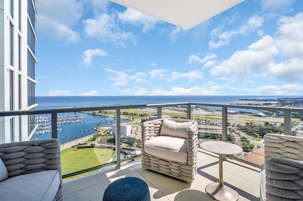 For Sale: $2,390,000 (2 beds, 3 baths, 2172 Square Feet)