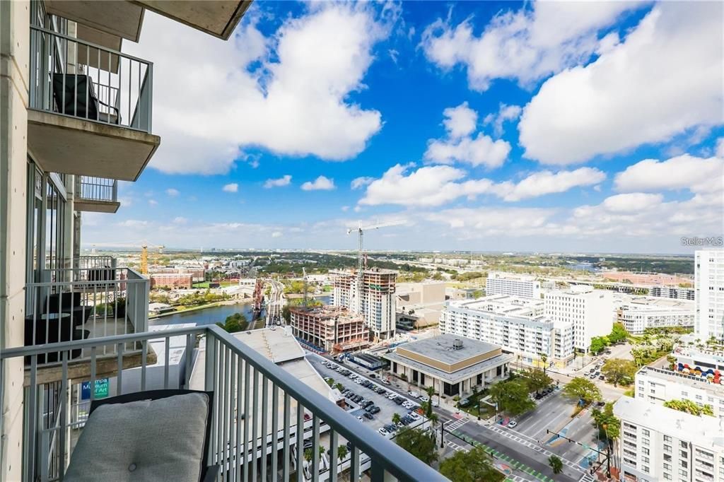 For Sale: $429,990 (1 beds, 1 baths, 772 Square Feet)