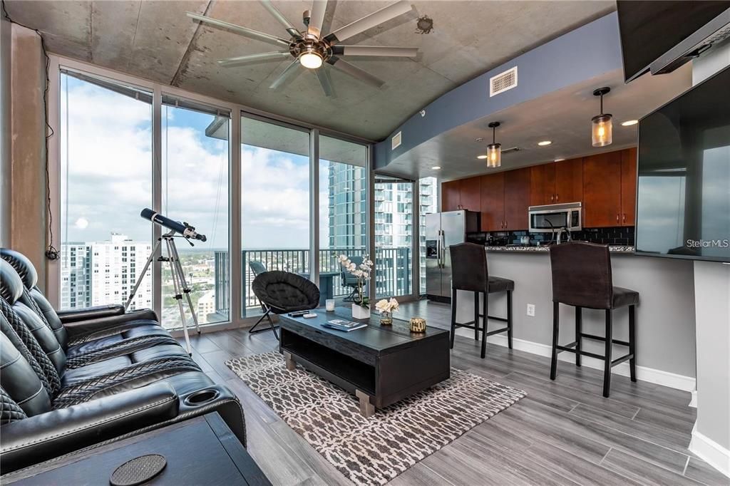 For Sale: $429,990 (1 beds, 1 baths, 772 Square Feet)