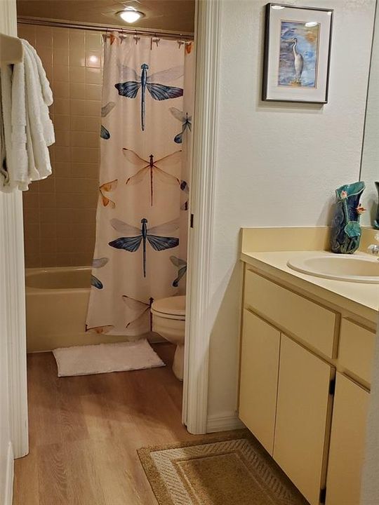 For Sale: $162,000 (2 beds, 2 baths, 1230 Square Feet)