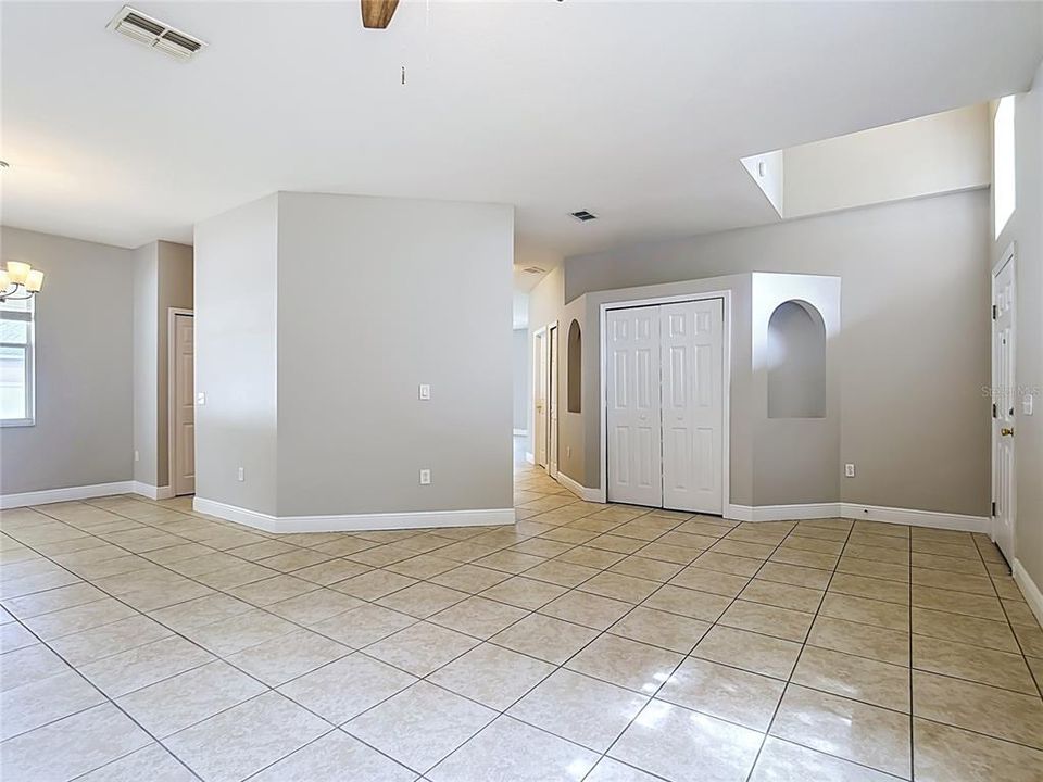 En Venta: $280,000 (3 camas, 2 baños, 1876 Pies cuadrados)
