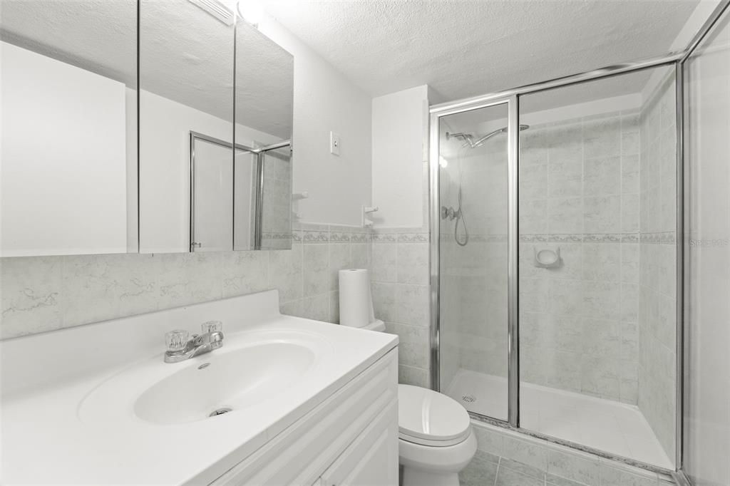 В аренду: $2,200 (2 спален, 2 ванн, 1065 Квадратных фут)