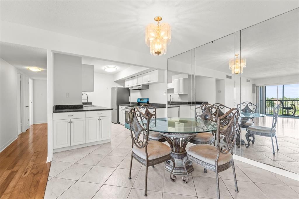 В аренду: $2,200 (2 спален, 2 ванн, 1065 Квадратных фут)