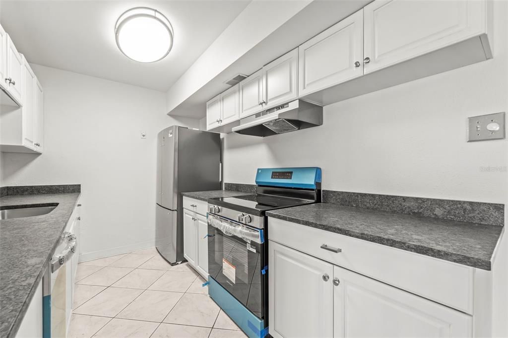 В аренду: $2,200 (2 спален, 2 ванн, 1065 Квадратных фут)