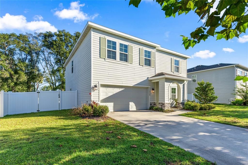 For Sale: $399,000 (5 beds, 3 baths, 2563 Square Feet)