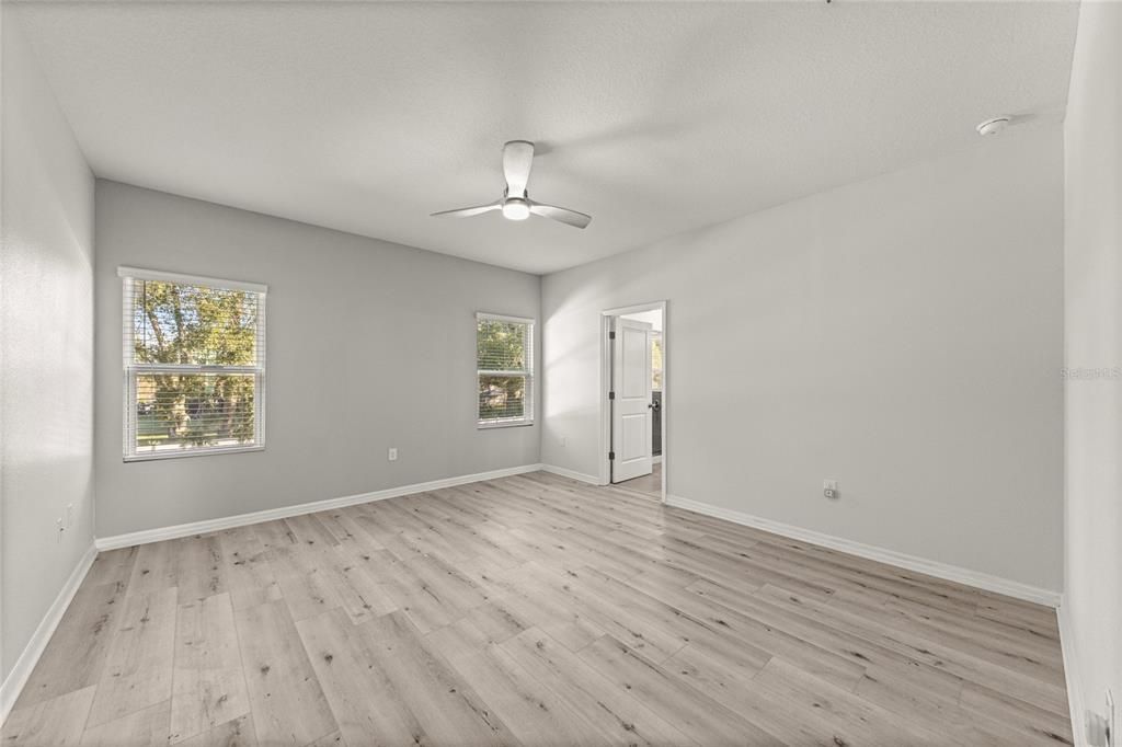 For Sale: $399,000 (5 beds, 3 baths, 2563 Square Feet)