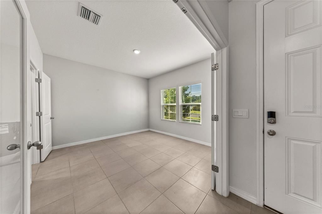 For Sale: $399,000 (5 beds, 3 baths, 2563 Square Feet)