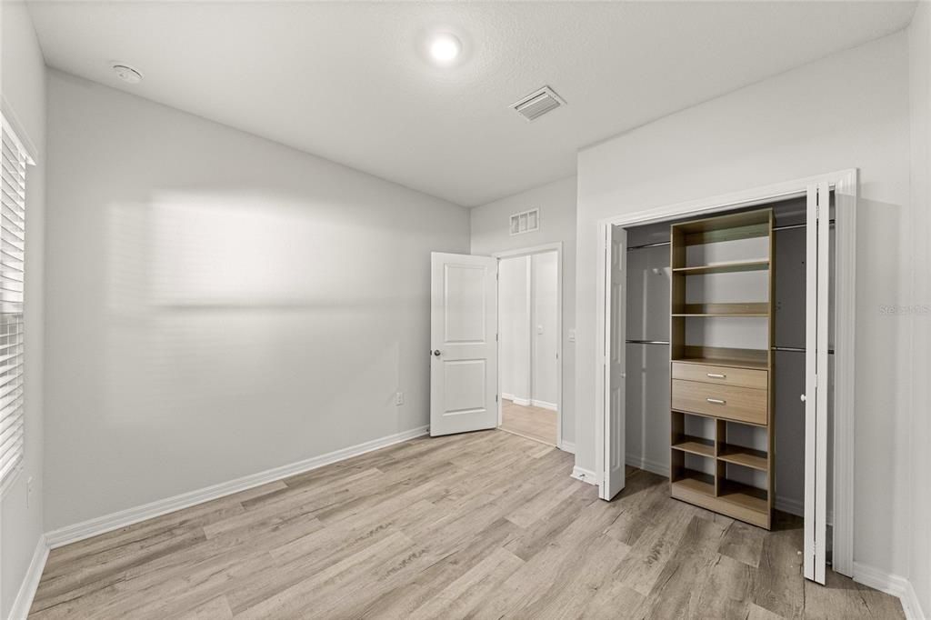 For Sale: $399,000 (5 beds, 3 baths, 2563 Square Feet)