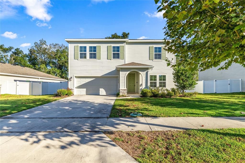 For Sale: $399,000 (5 beds, 3 baths, 2563 Square Feet)