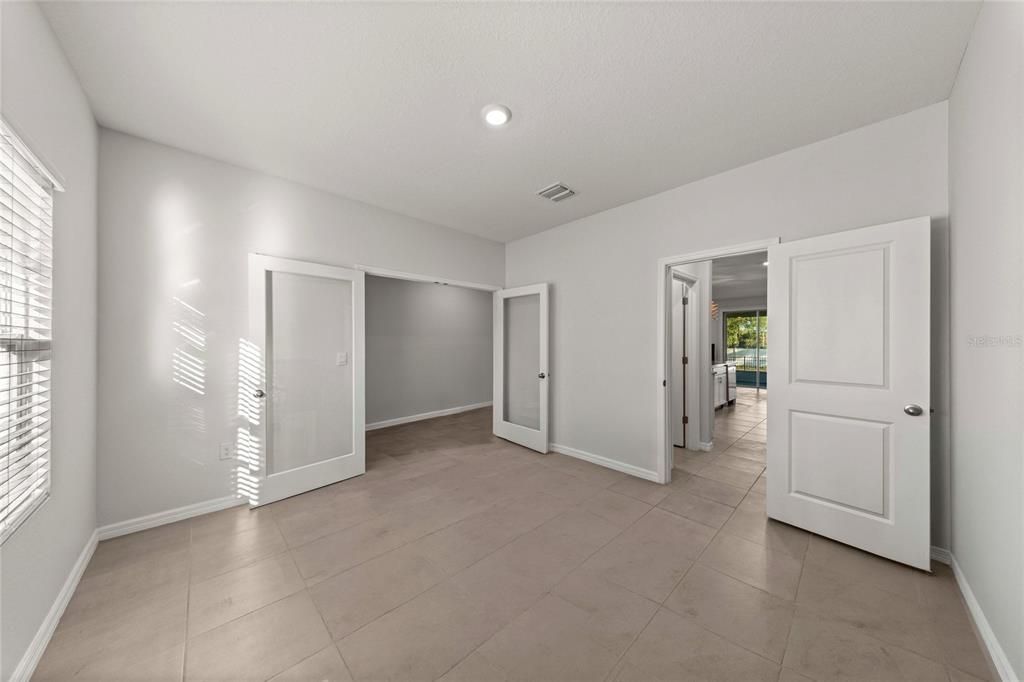 For Sale: $399,000 (5 beds, 3 baths, 2563 Square Feet)