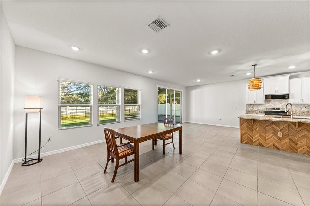 For Sale: $399,000 (5 beds, 3 baths, 2563 Square Feet)