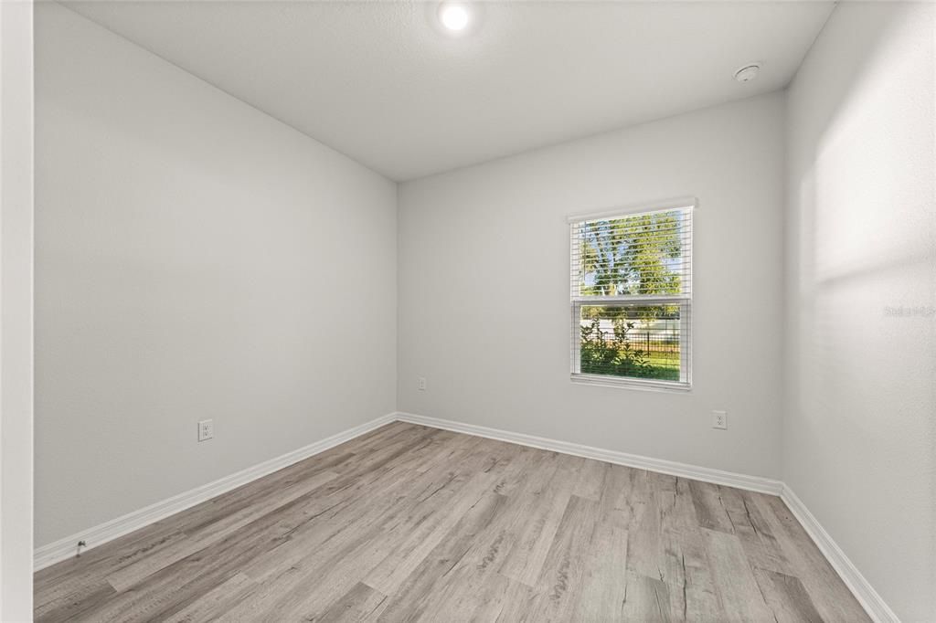 For Sale: $399,000 (5 beds, 3 baths, 2563 Square Feet)