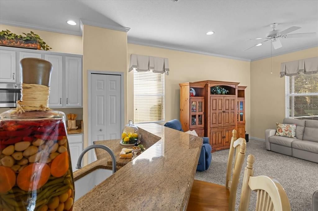 На продажу: $425,000 (3 спален, 2 ванн, 1822 Квадратных фут)