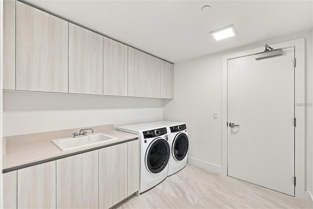 For Rent: $12,000 (3 beds, 3 baths, 2411 Square Feet)