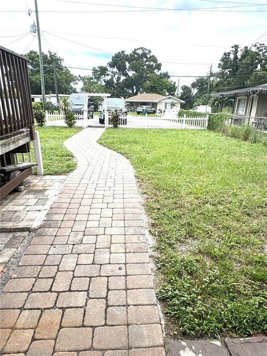 For Rent: $1,500 (3 beds, 2 baths, 900 Square Feet)