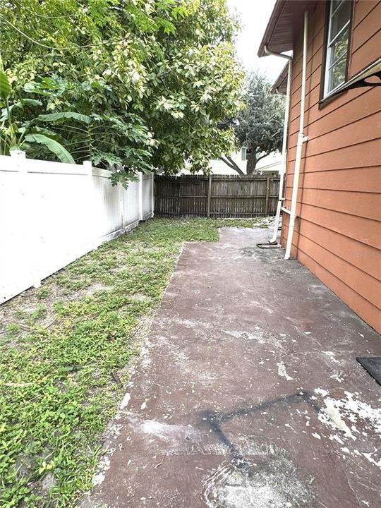 For Rent: $1,500 (3 beds, 2 baths, 900 Square Feet)