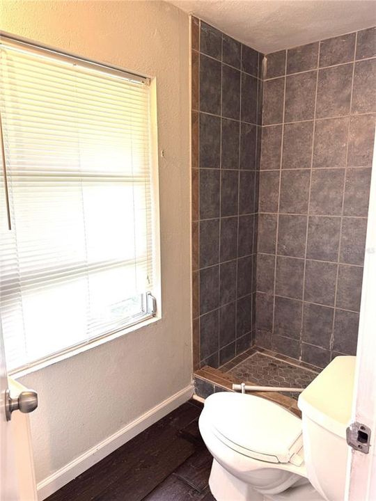 For Rent: $1,500 (3 beds, 2 baths, 900 Square Feet)
