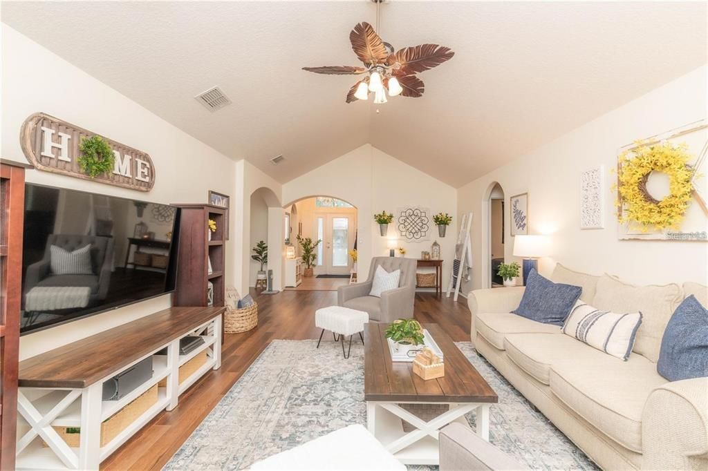 For Rent: $2,350 (3 beds, 2 baths, 1648 Square Feet)