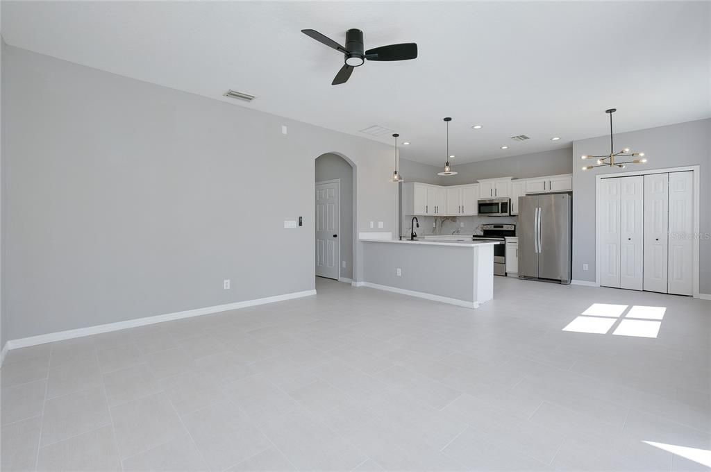 En Venta: $435,000 (4 camas, 2 baños, 2012 Pies cuadrados)