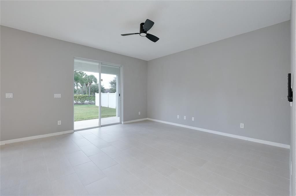 En Venta: $435,000 (4 camas, 2 baños, 2012 Pies cuadrados)