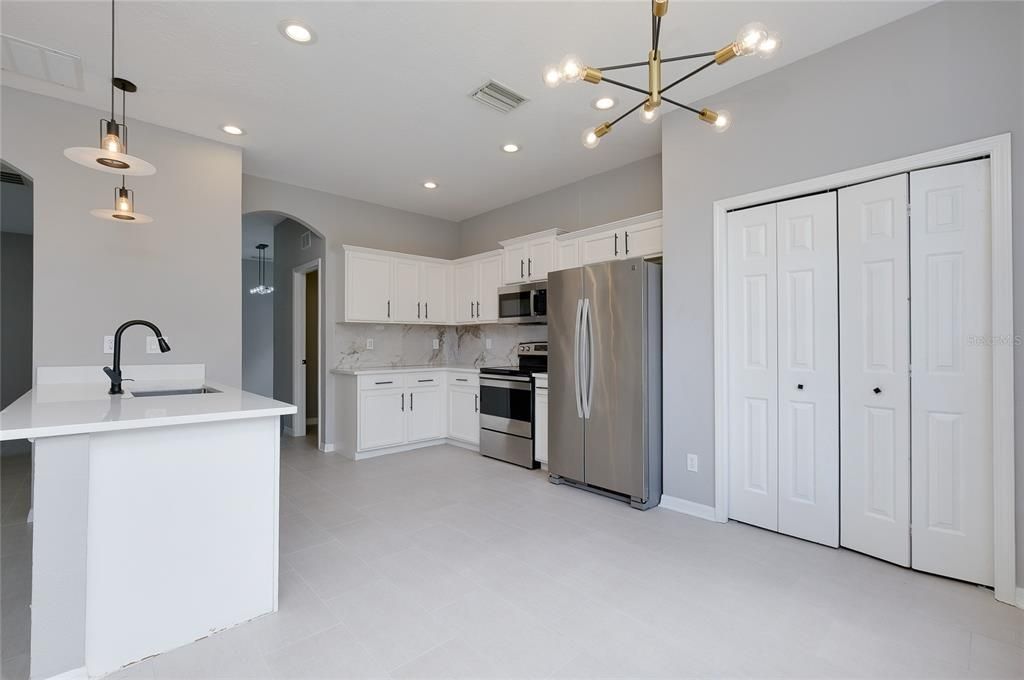 En Venta: $435,000 (4 camas, 2 baños, 2012 Pies cuadrados)