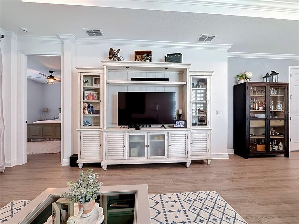 For Sale: $309,900 (2 beds, 2 baths, 1469 Square Feet)