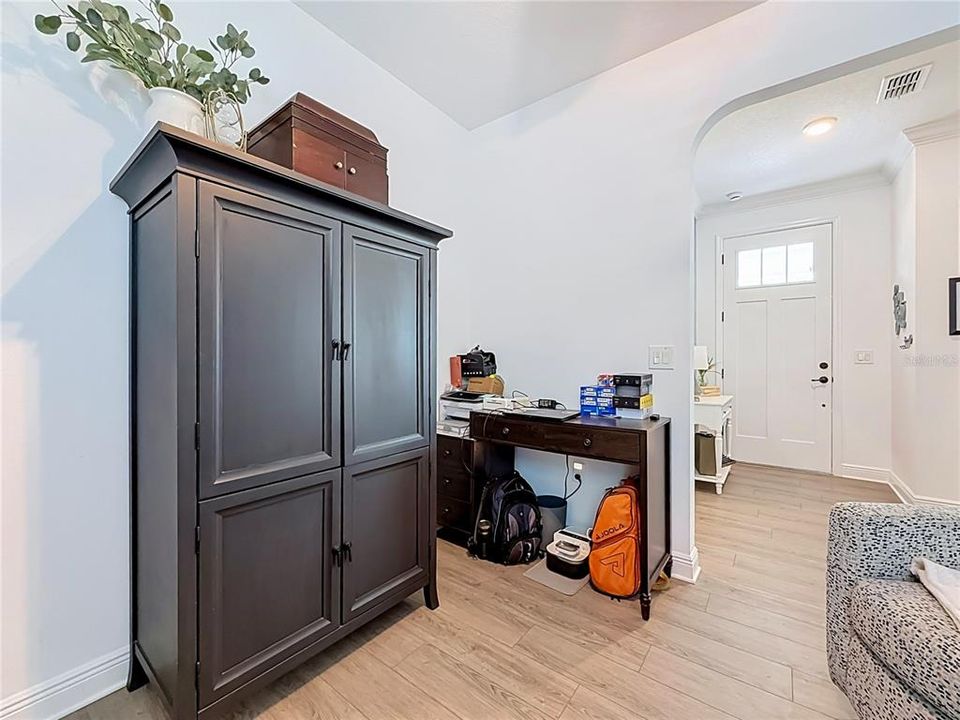 For Sale: $309,900 (2 beds, 2 baths, 1469 Square Feet)