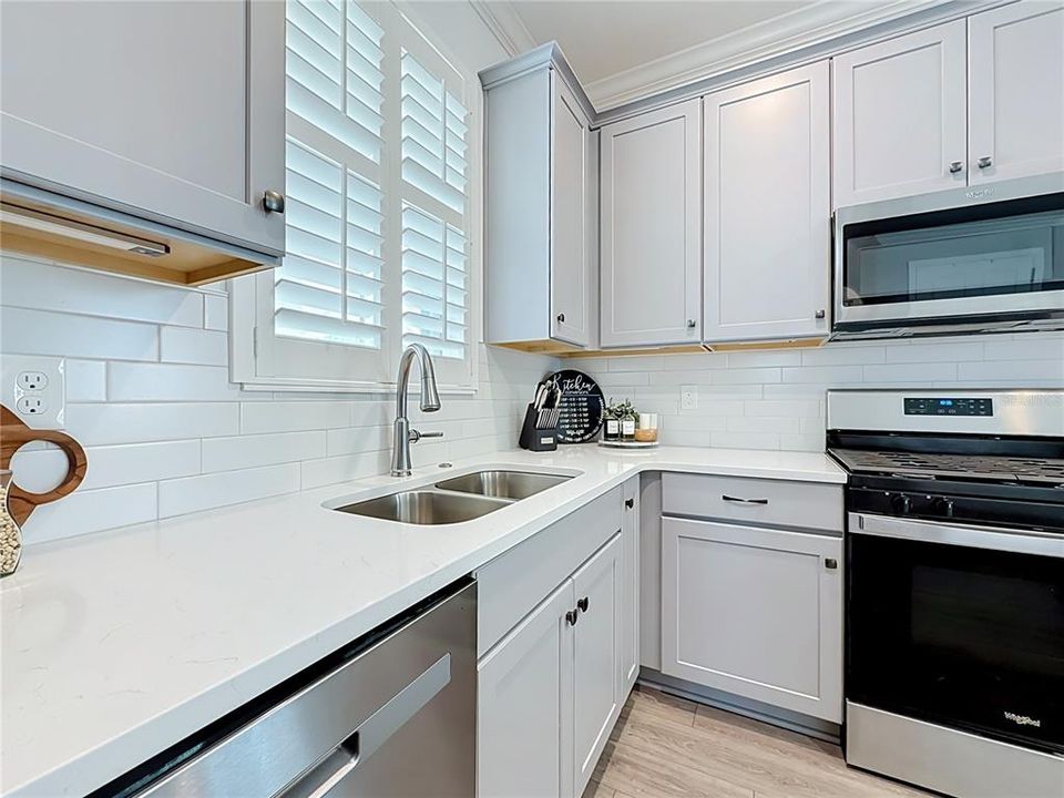 For Sale: $309,900 (2 beds, 2 baths, 1469 Square Feet)