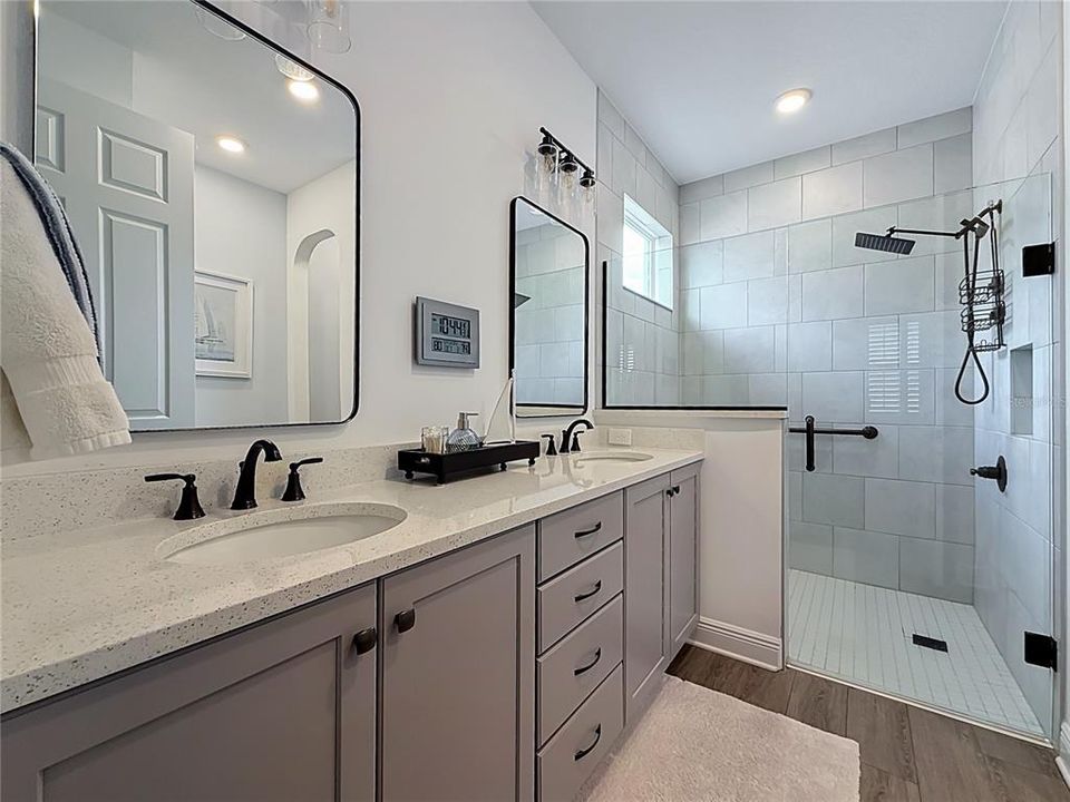 For Sale: $309,900 (2 beds, 2 baths, 1469 Square Feet)