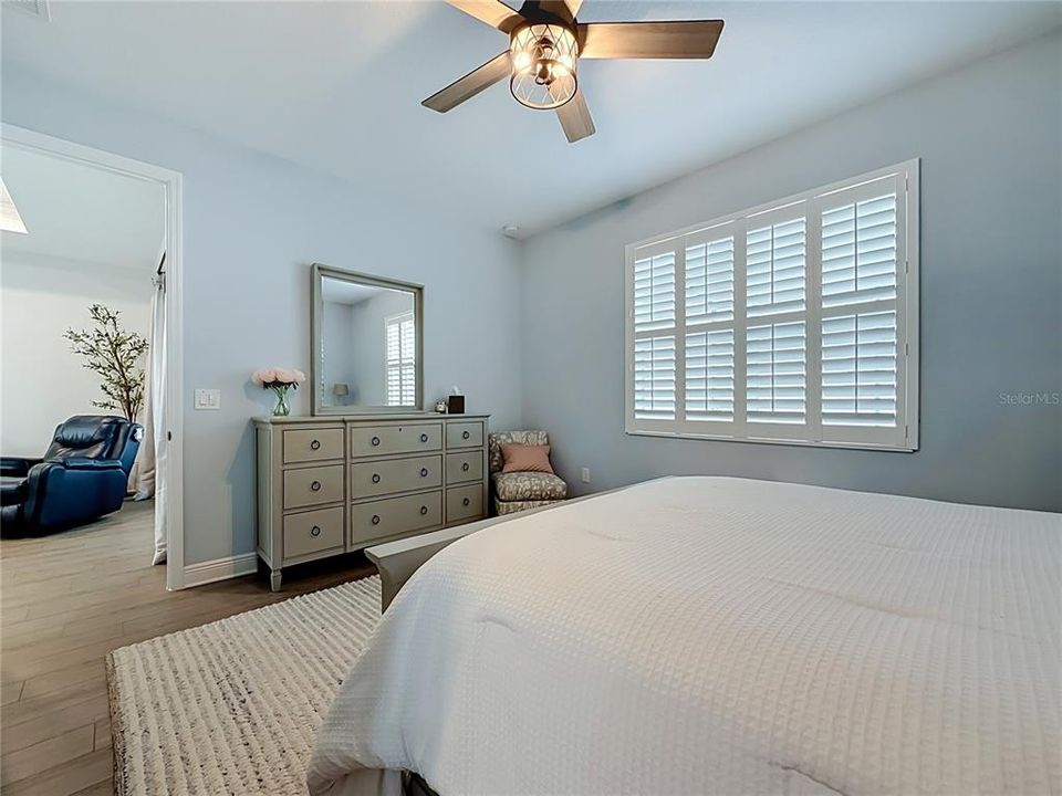 For Sale: $309,900 (2 beds, 2 baths, 1469 Square Feet)