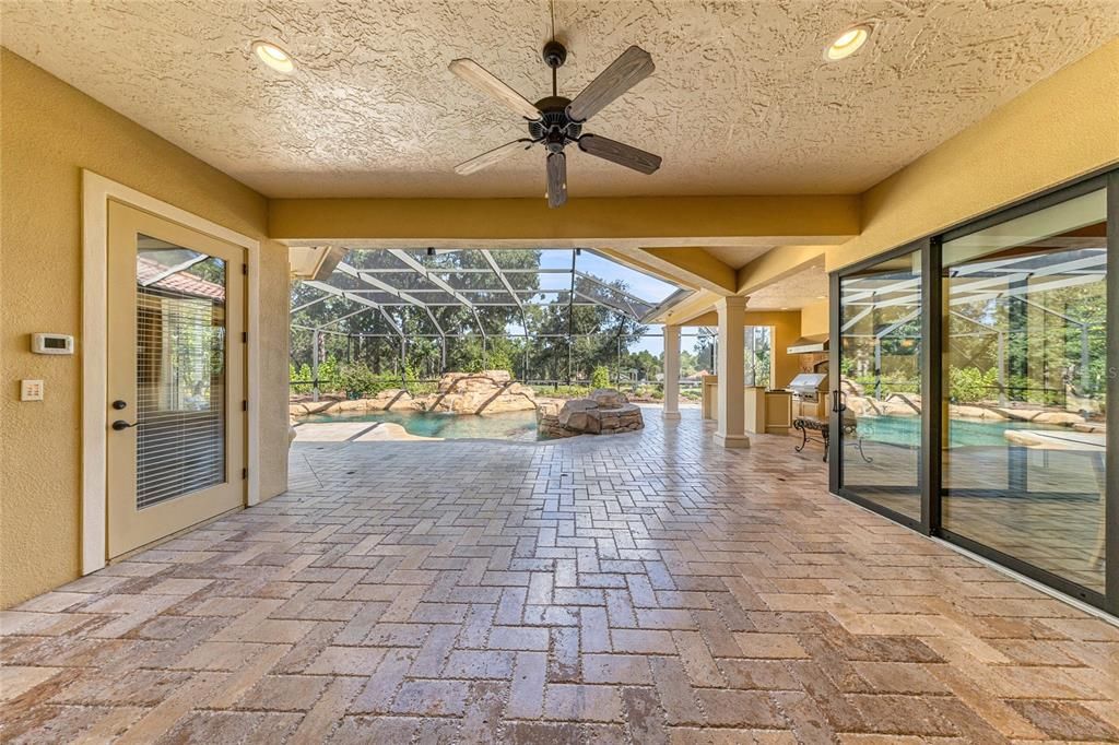 For Sale: $750,000 (4 beds, 3 baths, 2961 Square Feet)