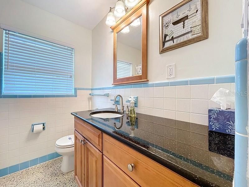 На продажу: $439,900 (2 спален, 2 ванн, 1213 Квадратных фут)