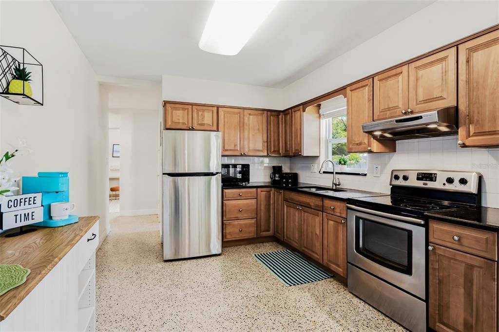 На продажу: $439,900 (2 спален, 2 ванн, 1213 Квадратных фут)