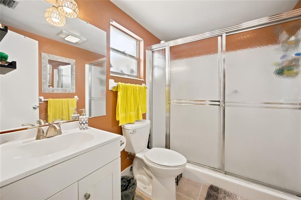 На продажу: $149,990 (2 спален, 2 ванн, 1493 Квадратных фут)