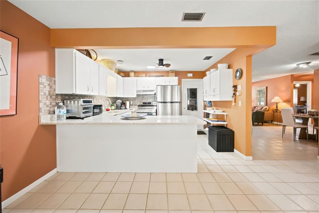 На продажу: $149,990 (2 спален, 2 ванн, 1493 Квадратных фут)
