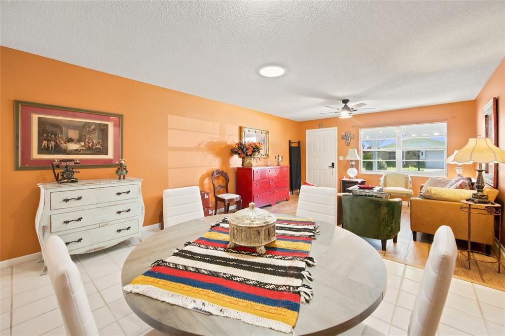 На продажу: $149,990 (2 спален, 2 ванн, 1493 Квадратных фут)