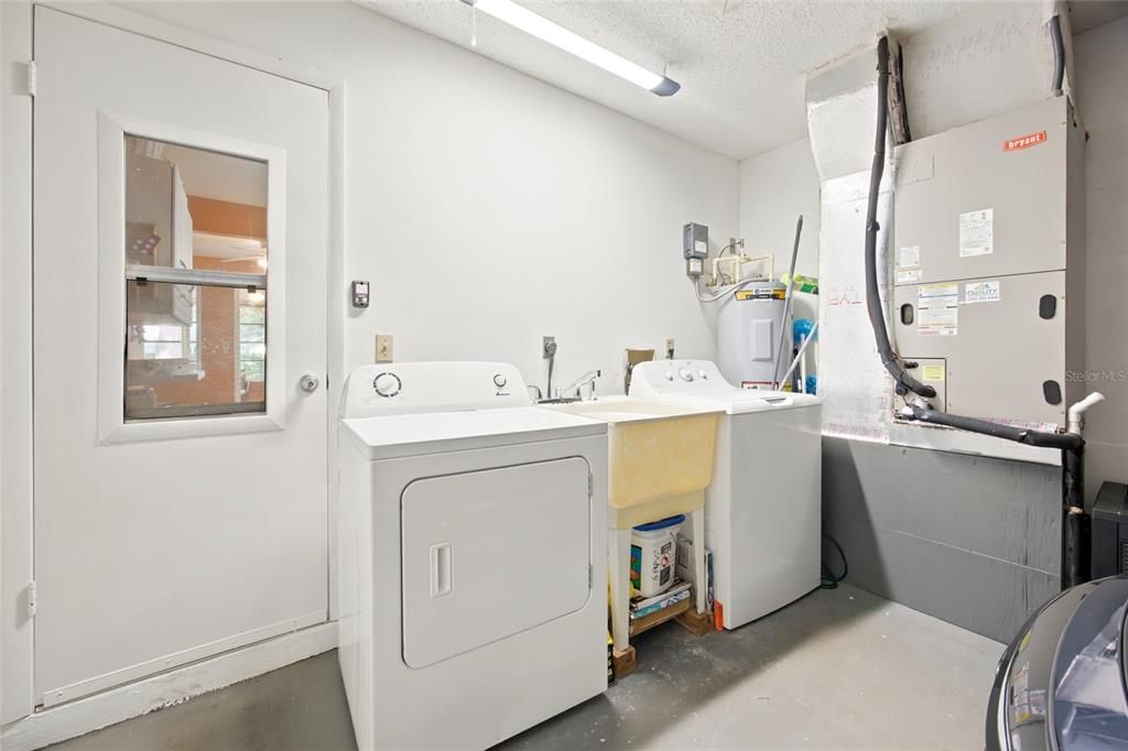 На продажу: $149,990 (2 спален, 2 ванн, 1493 Квадратных фут)
