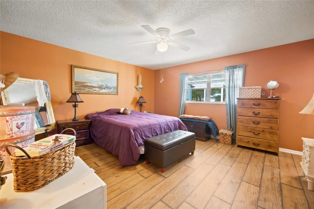 На продажу: $149,990 (2 спален, 2 ванн, 1493 Квадратных фут)